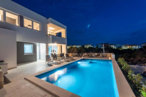 Villa Adria 1 luxury apartment with a pool